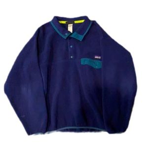 Patagonia pullover it’s navy blue